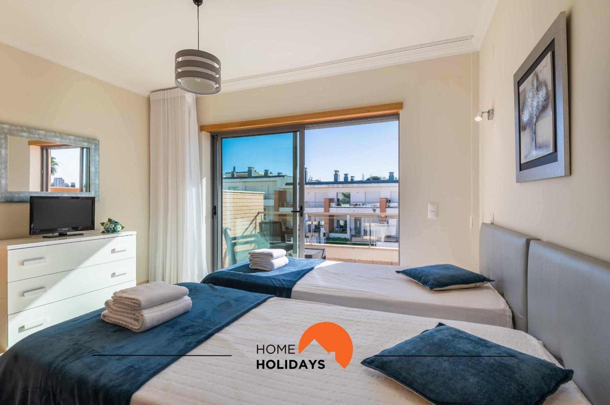 #226 Lii By Holidays